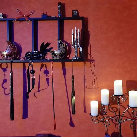 Love Room Le Rouge Et Noir Barr Dış mekan fotoğraf