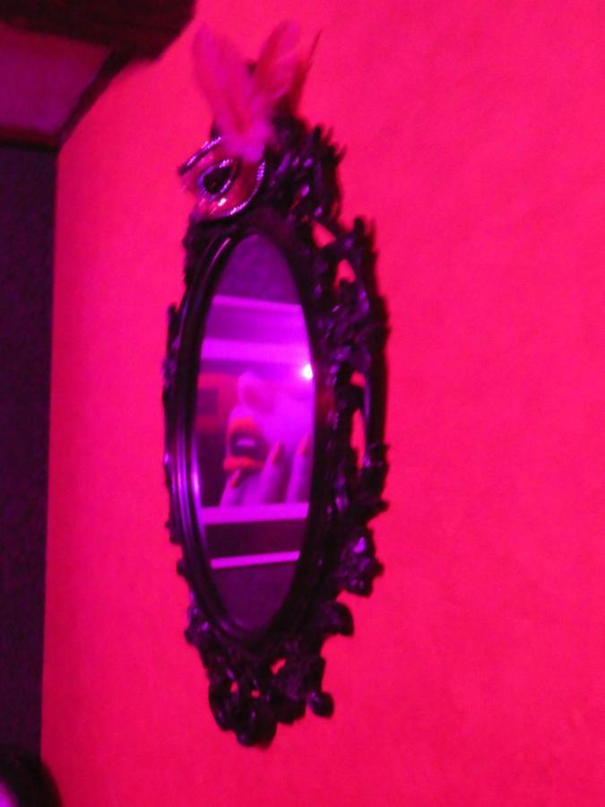 Love Room Le Rouge Et Noir Barr Dış mekan fotoğraf