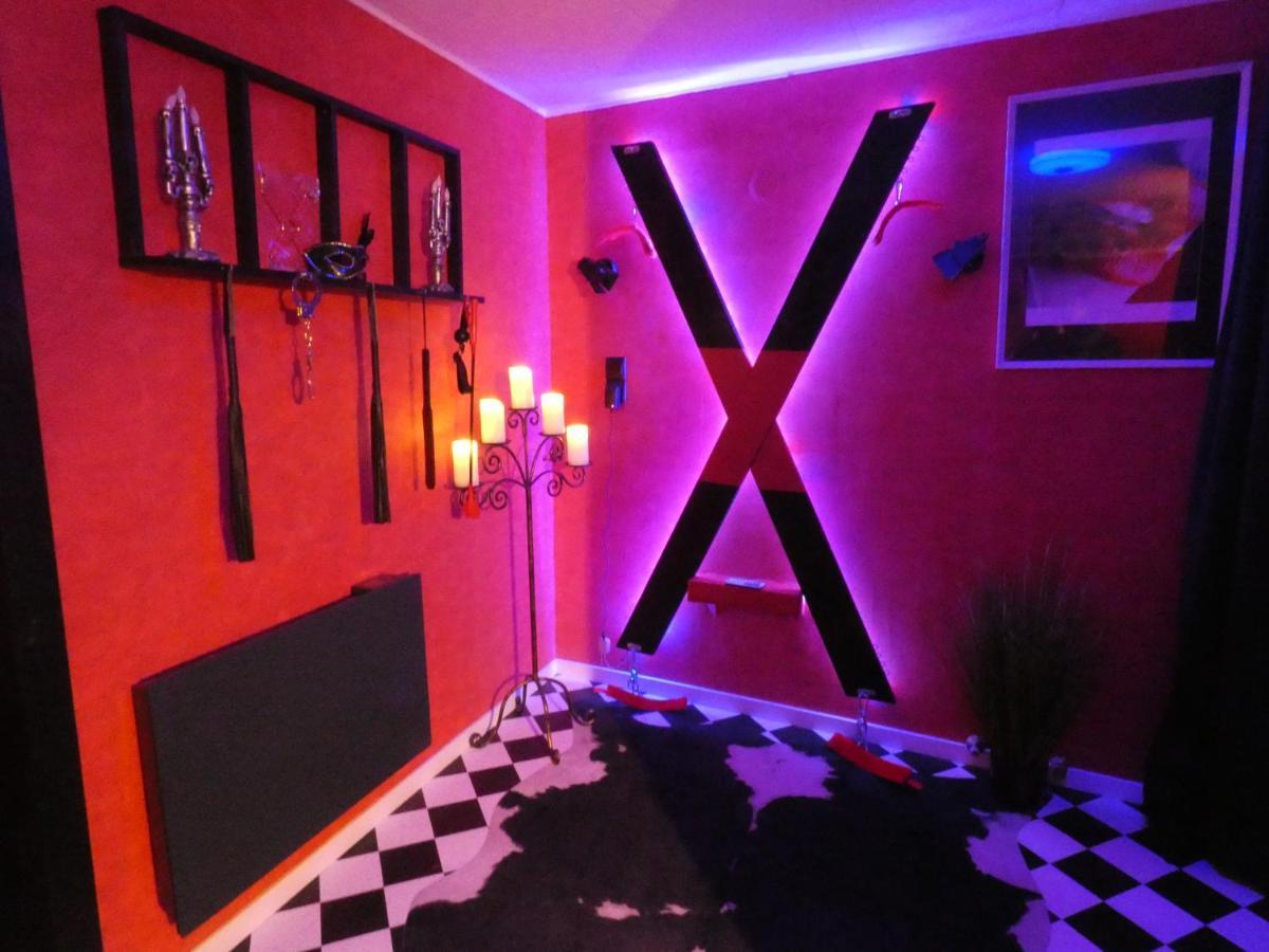 Love Room Le Rouge Et Noir Barr Dış mekan fotoğraf