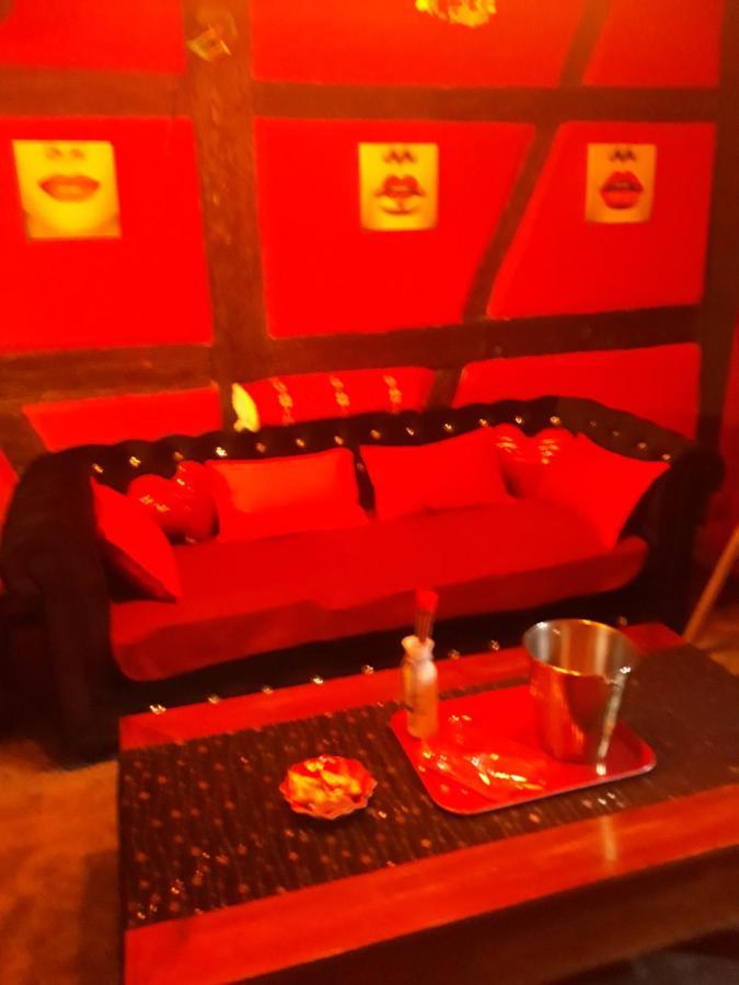 Love Room Le Rouge Et Noir Barr Dış mekan fotoğraf