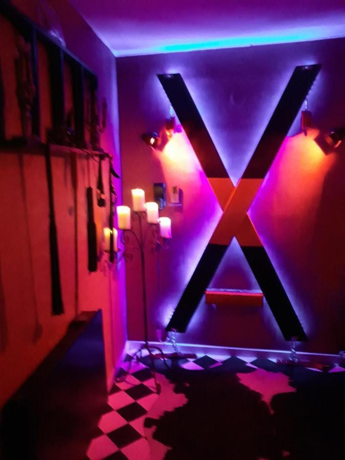 Love Room Le Rouge Et Noir Barr Dış mekan fotoğraf
