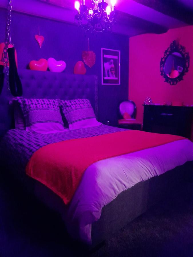 Love Room Le Rouge Et Noir Barr Dış mekan fotoğraf