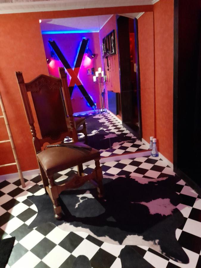 Love Room Le Rouge Et Noir Barr Dış mekan fotoğraf