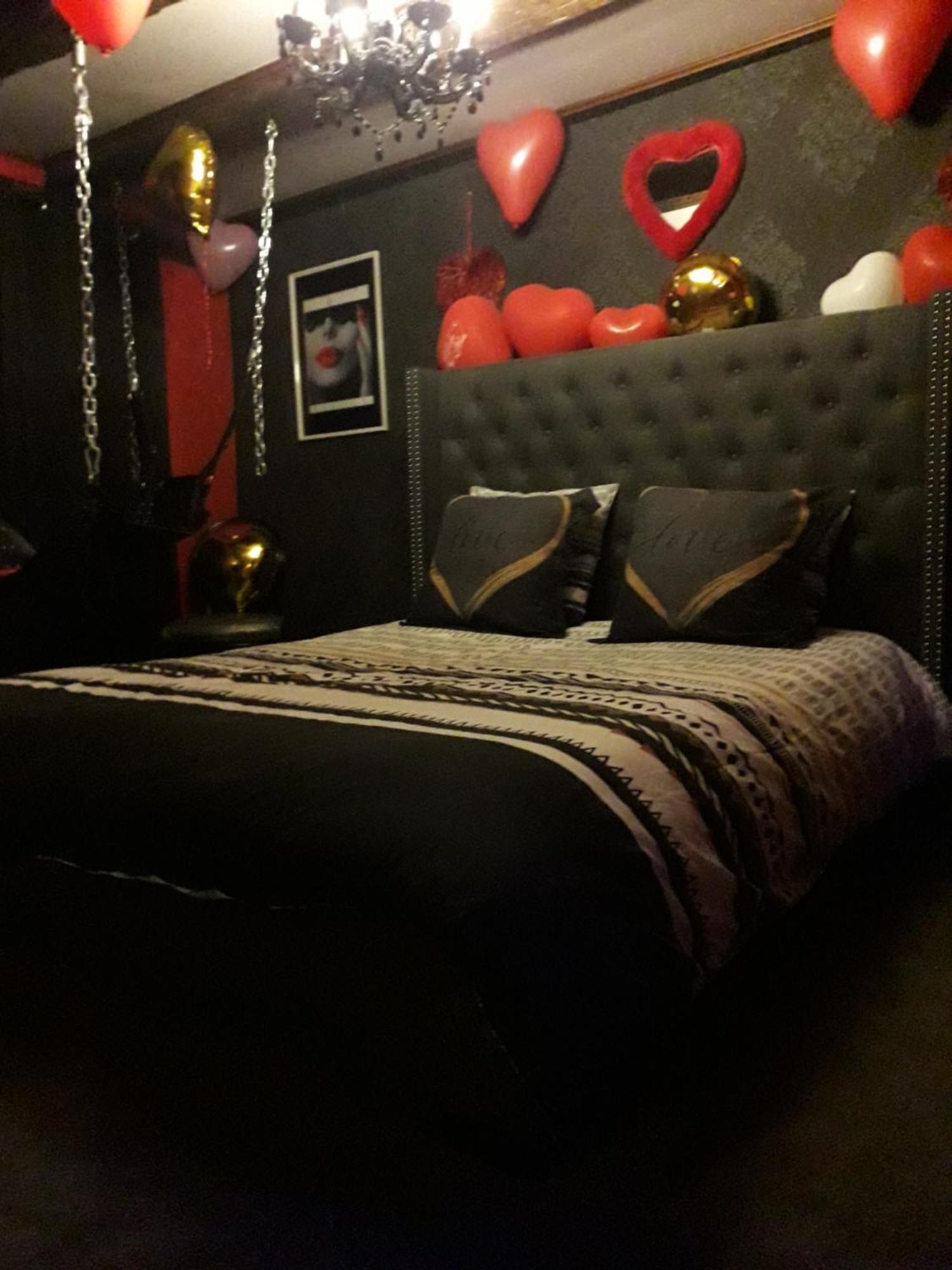 Love Room Le Rouge Et Noir Barr Dış mekan fotoğraf