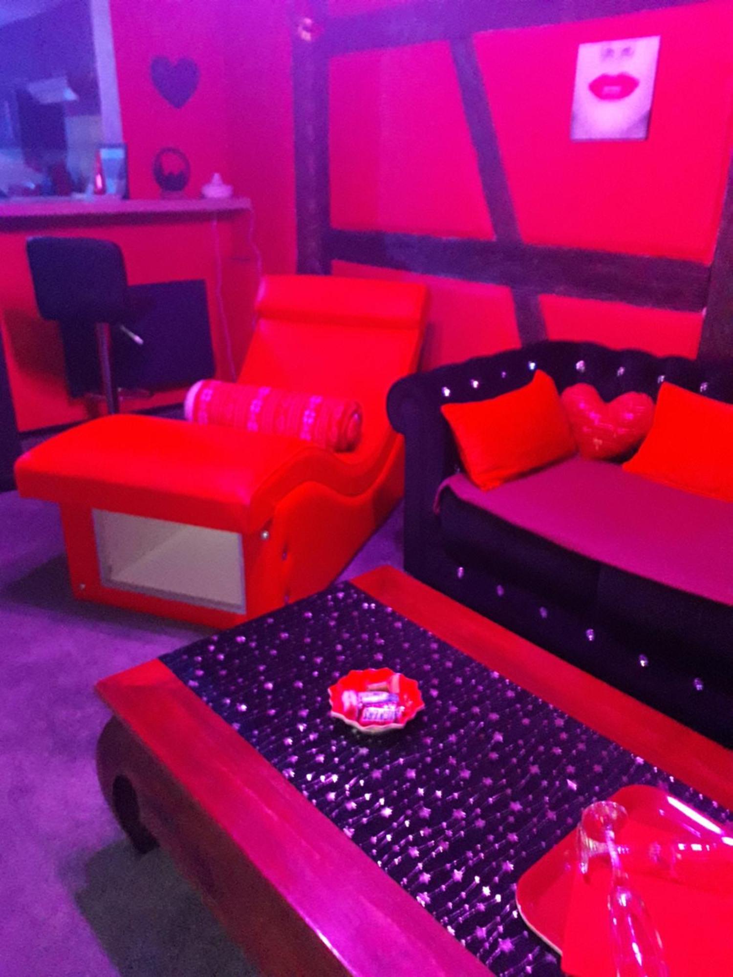 Love Room Le Rouge Et Noir Barr Dış mekan fotoğraf