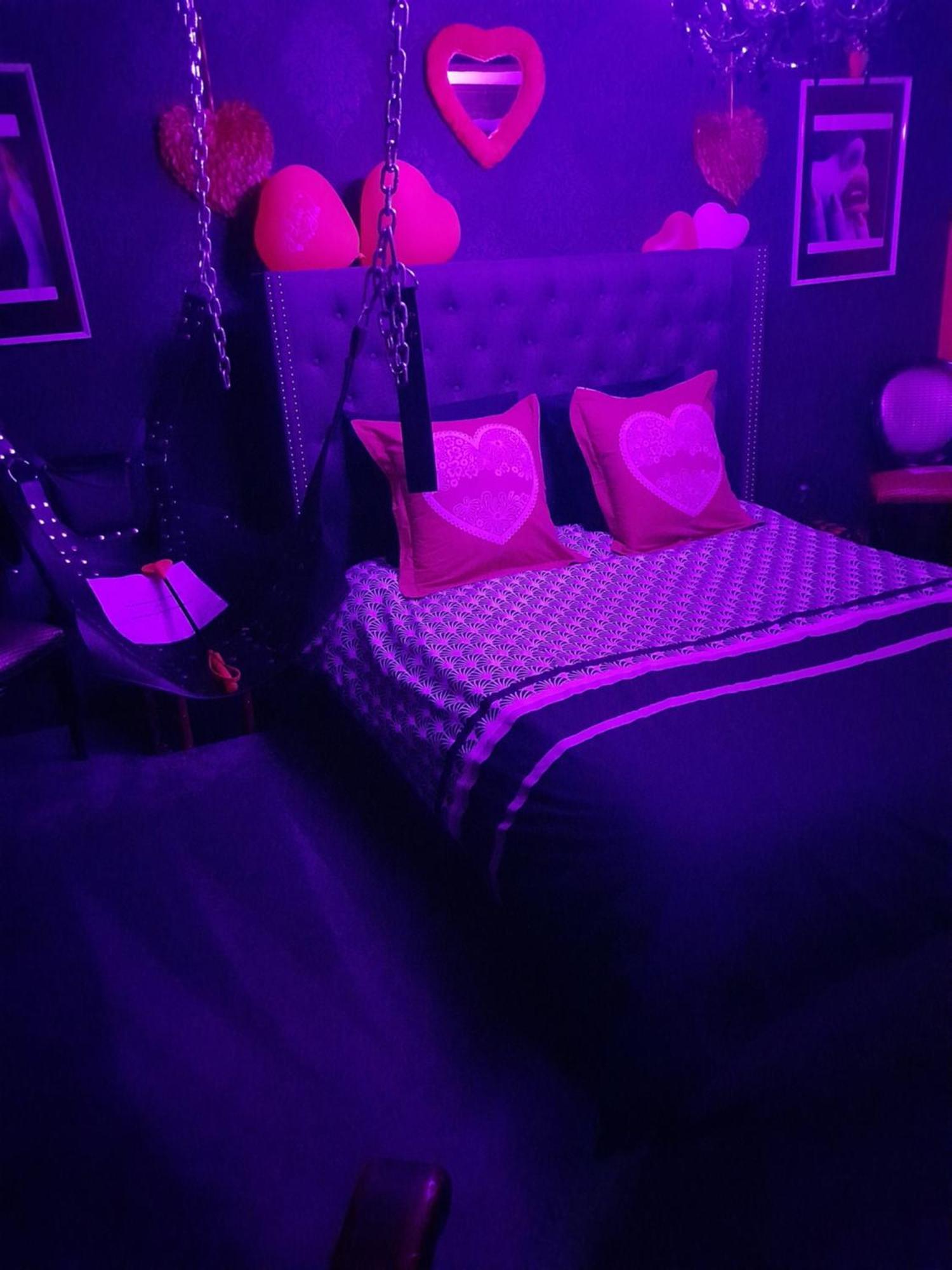 Love Room Le Rouge Et Noir Barr Dış mekan fotoğraf