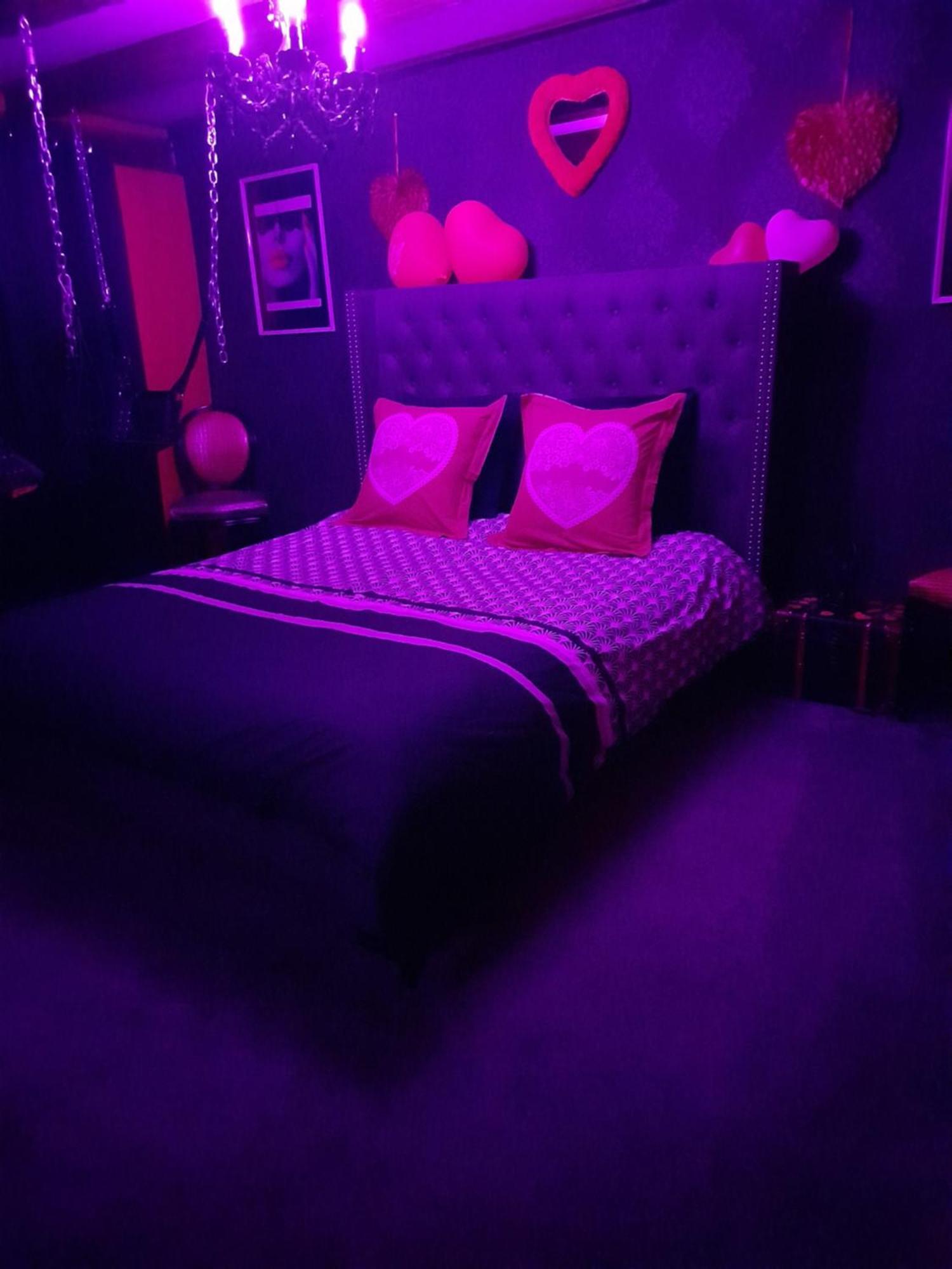 Love Room Le Rouge Et Noir Barr Dış mekan fotoğraf
