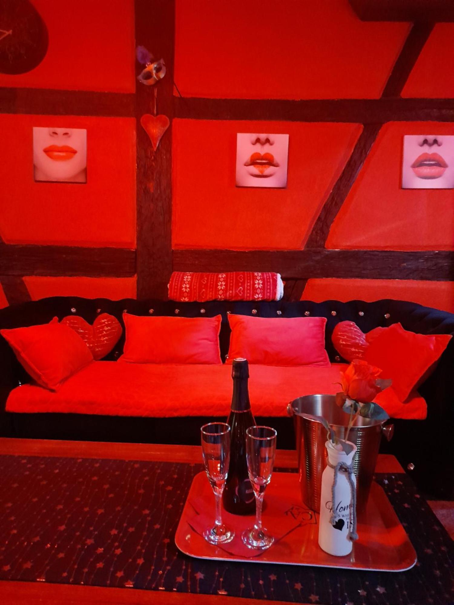 Love Room Le Rouge Et Noir Barr Dış mekan fotoğraf