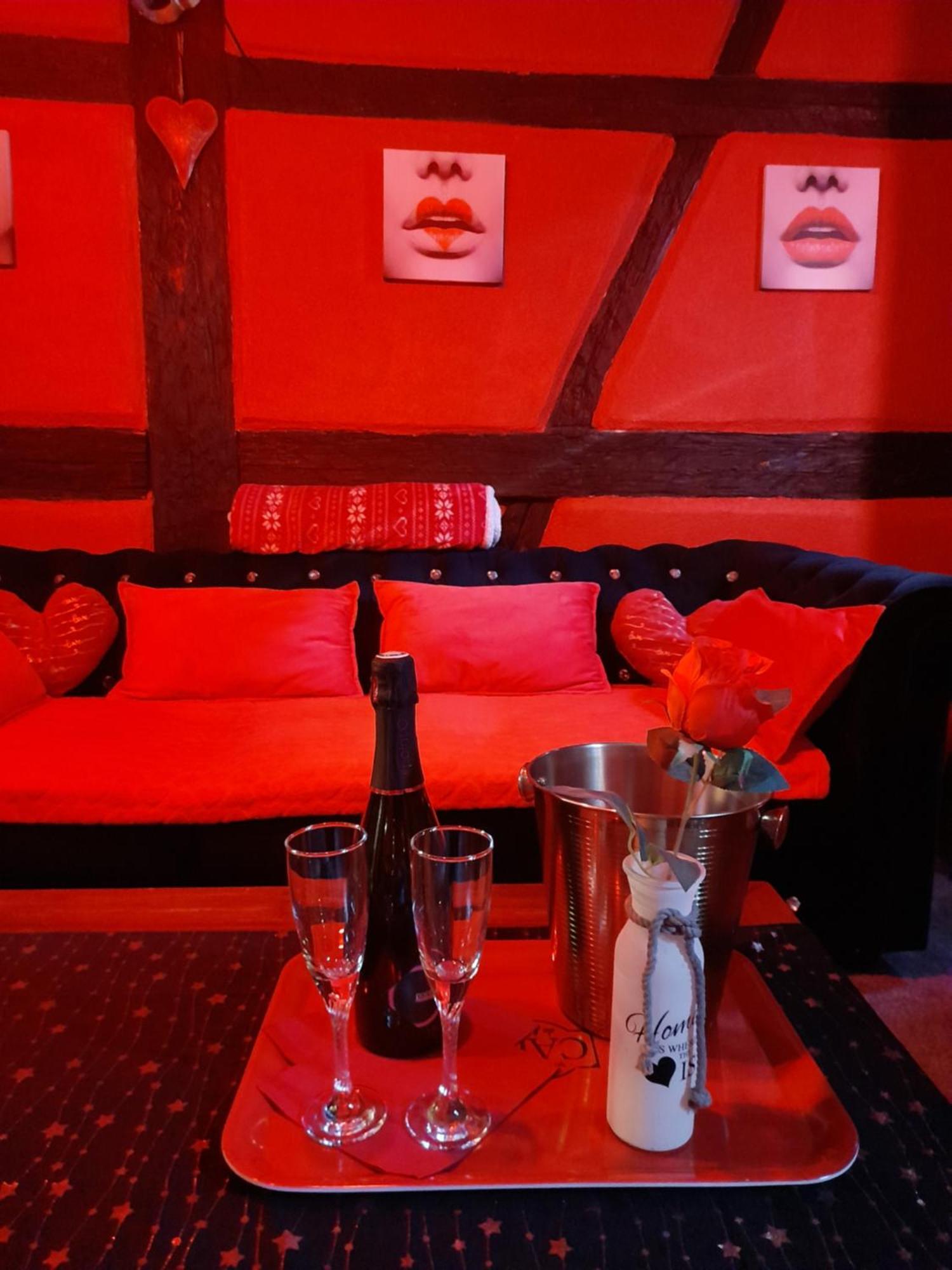 Love Room Le Rouge Et Noir Barr Dış mekan fotoğraf