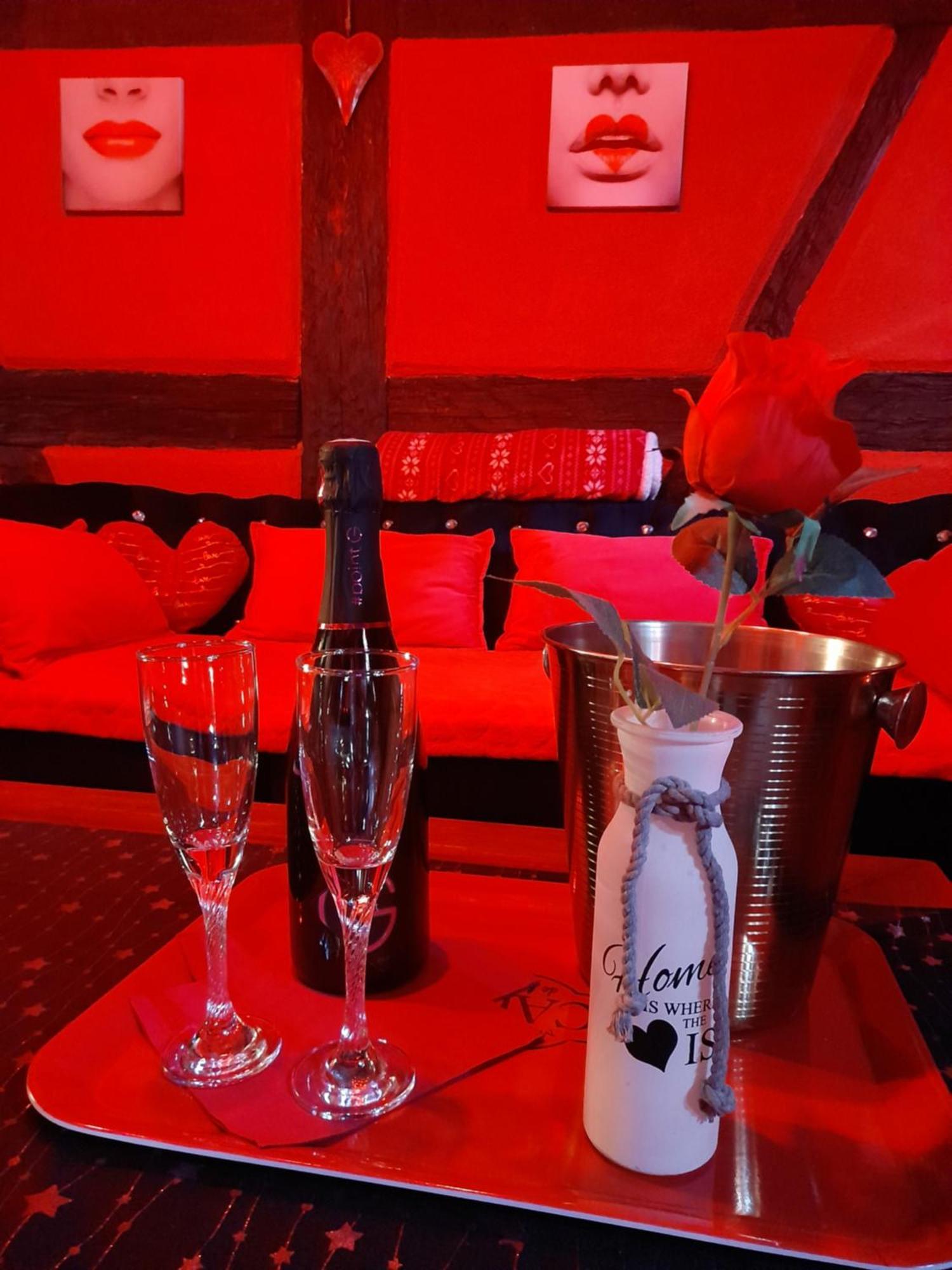 Love Room Le Rouge Et Noir Barr Dış mekan fotoğraf
