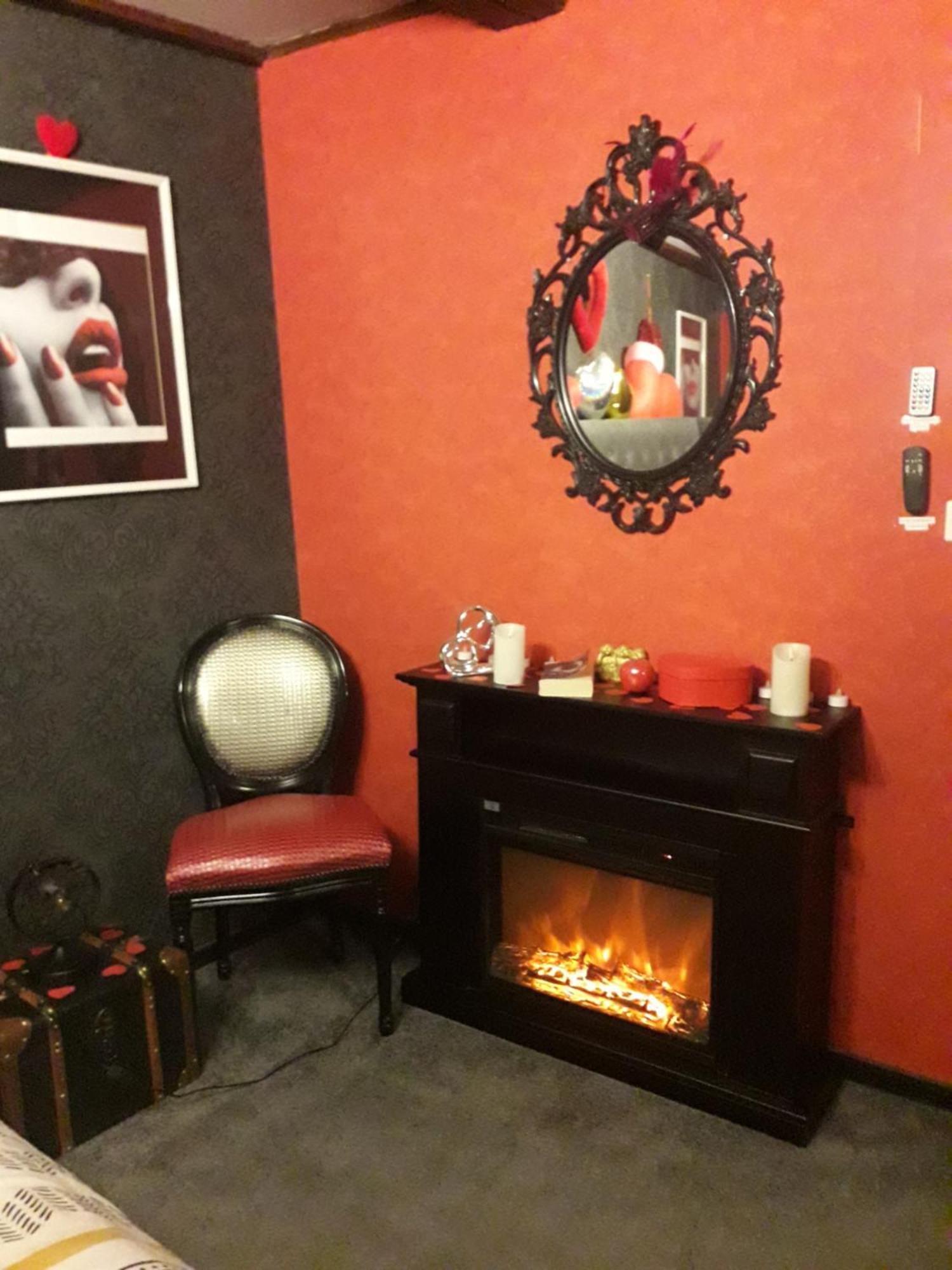 Love Room Le Rouge Et Noir Barr Dış mekan fotoğraf